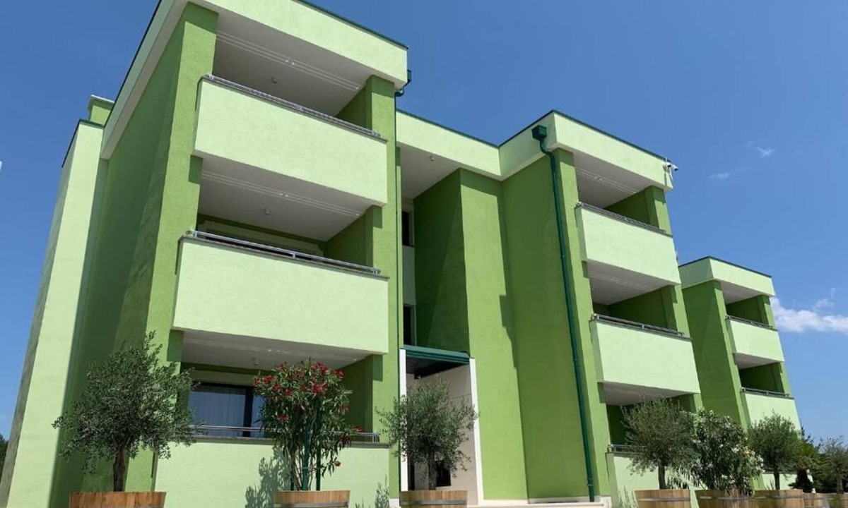 Sveti Filip i Jakov Apartment | Rubinić A4, 200m to the beach, indoor heated pool, 4 people, free WiFi, parking