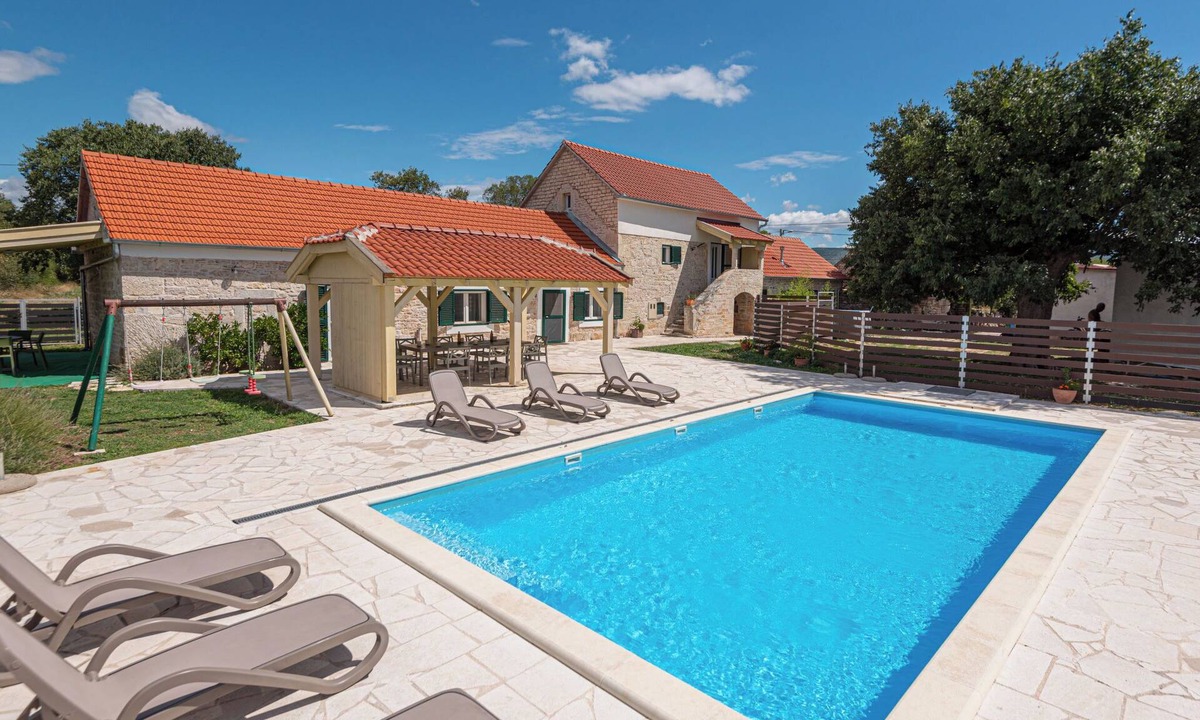 Oklaj House | Rural Villa Olive Krka by Interhome