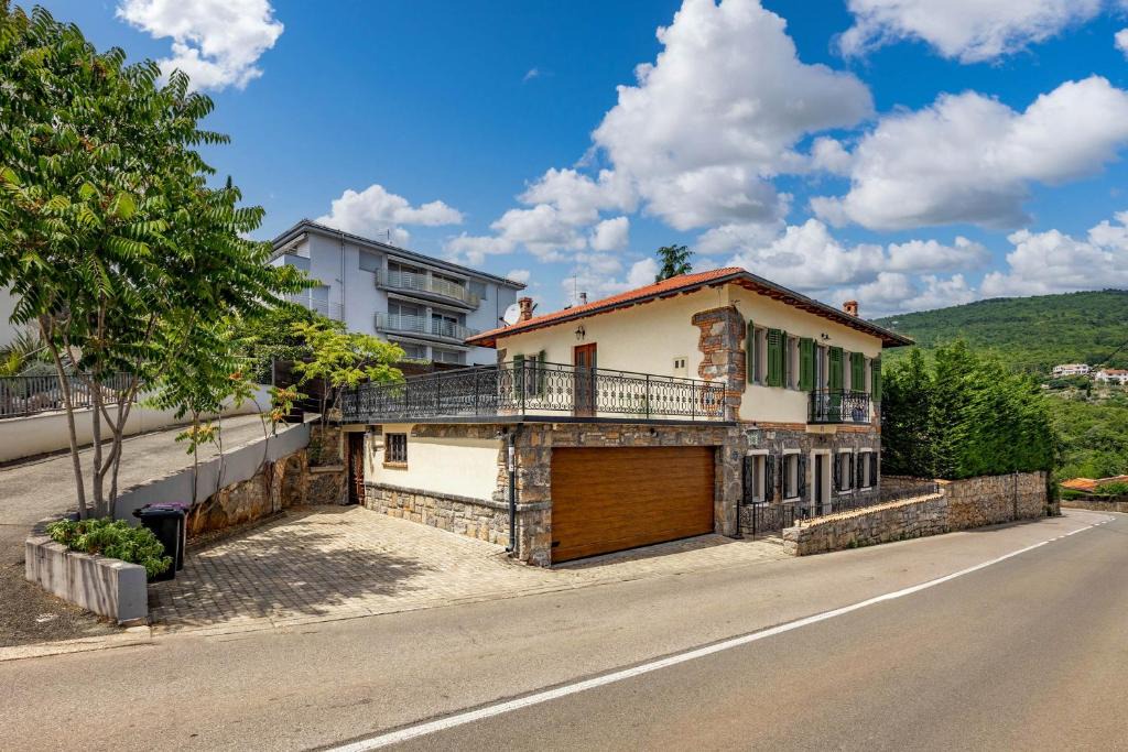 Poljane Villa | Rustic Villa Okra With Pool