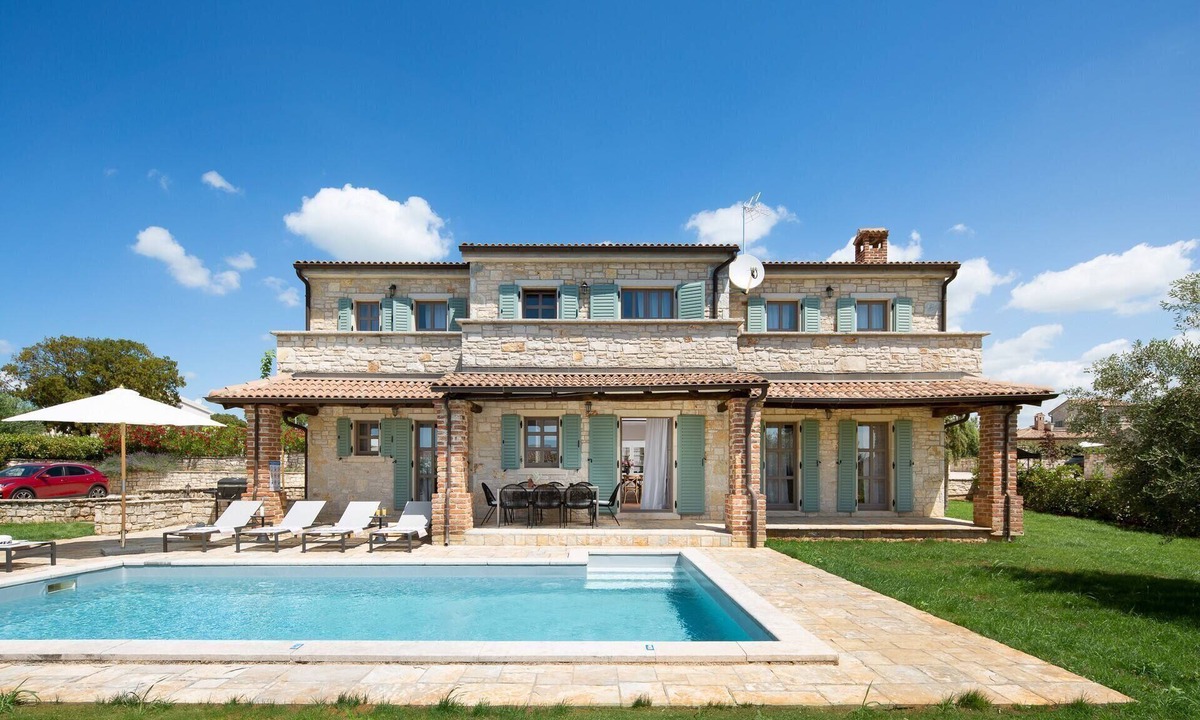 Sveti Lovrec Villa | Rustic Villa Ruta with a pool in Istri, panoramic view, pet friendly, quite area, family, private parking, terrace, fancy yard