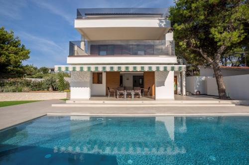 Razanj Villa | Sailor house villa near Trogir, private pool