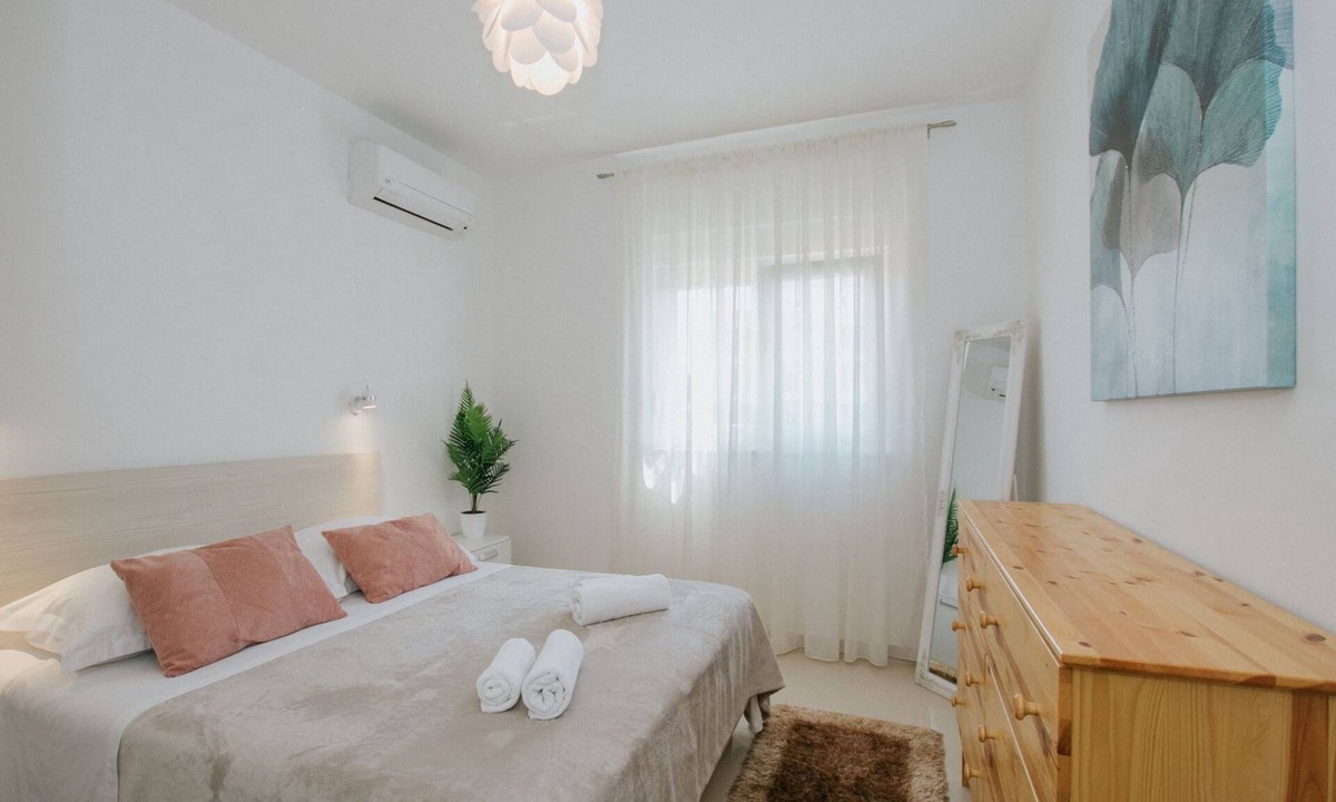Seget Donji Apartment | Scenic Sea View Apartment Trogir