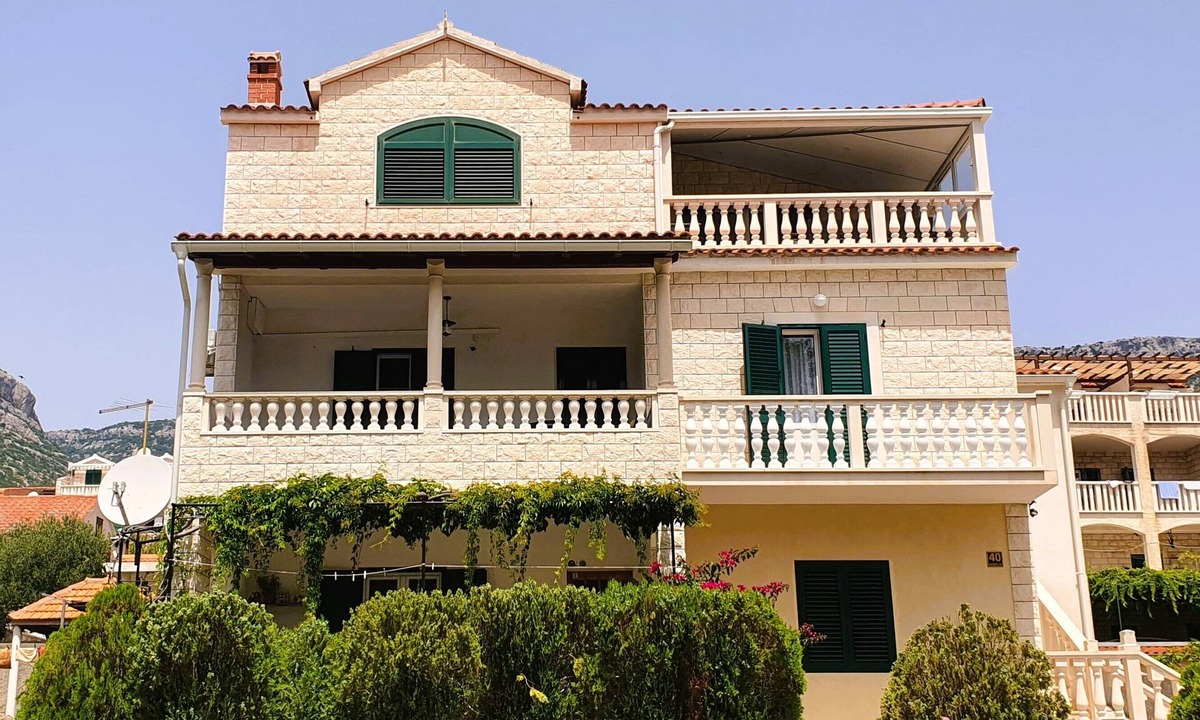 Cove Basina (Jelsa) Apartment | Sea View 2-Bedroom Apartment with Terrace & Garden – Bol, Island Brač