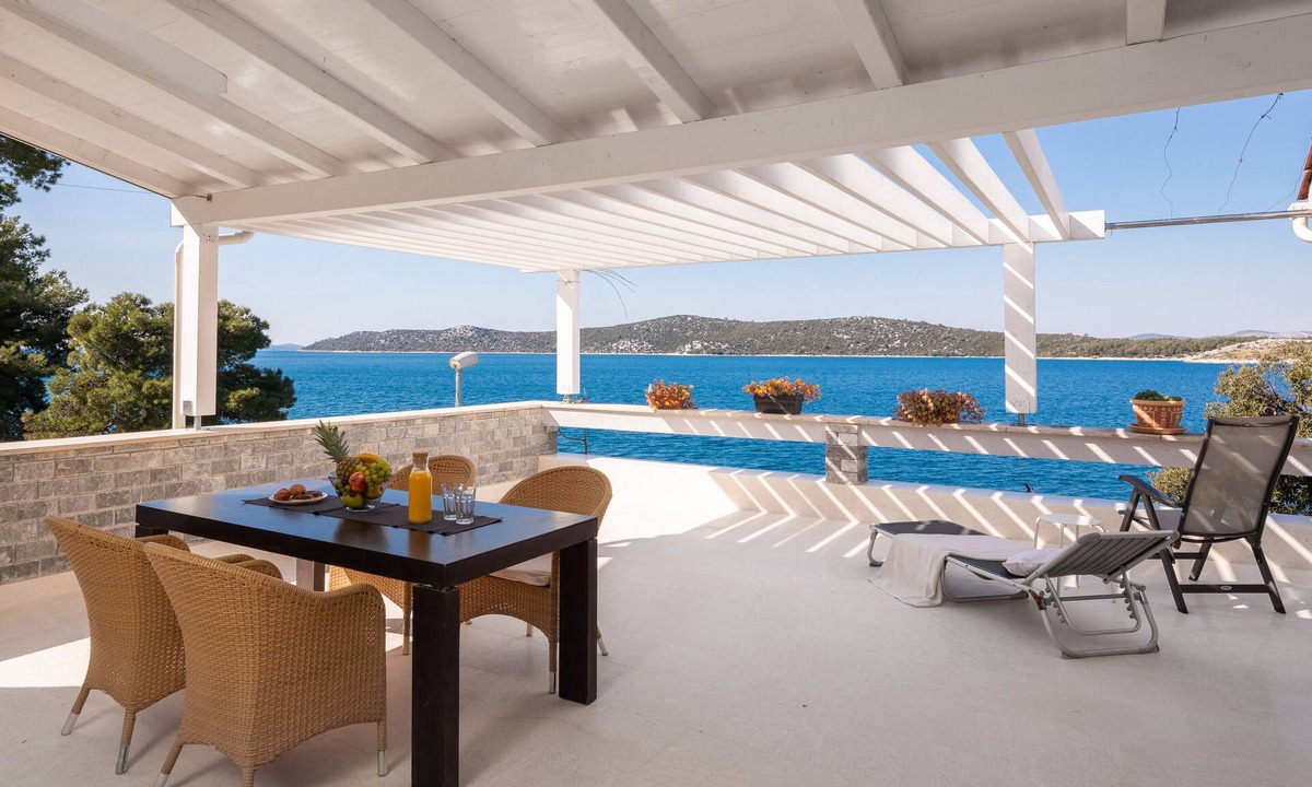 Grebastica Villa | Seafront 6-bedroom Villa w/heated Infinity Pool