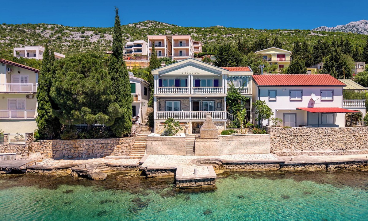 Starigrad House | Seafront Escape - 4BR Beachfront Villa for 8, Tribanj, Croatia