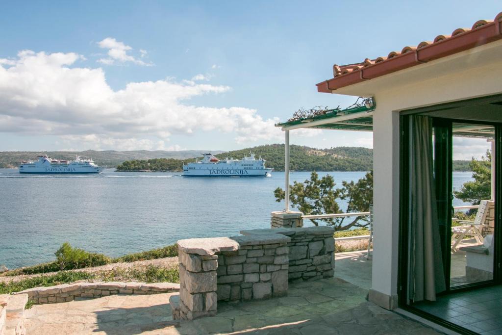Cove Makarac (Milna) House | Seafront house Šolta