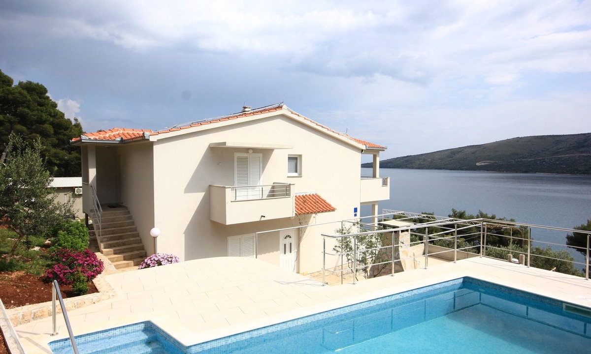 Poljica House | Seaside family friendly house with a swimming pool Poljica, Trogir (K-8661)