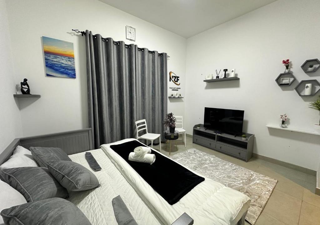 Al Khan Apartment | SeaView Getaway