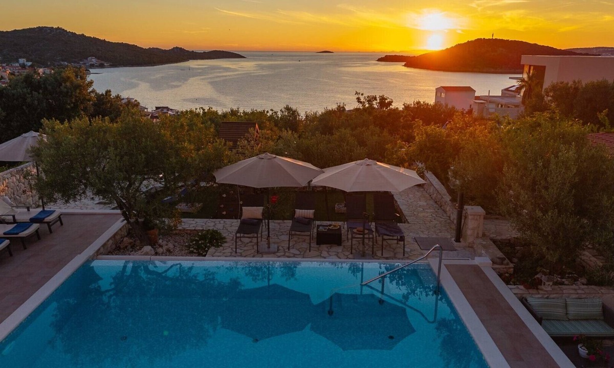 Razanj Villa | Seaview Villa Ana – A Relaxing Escape Featuring a Private Pool, 6 Bedrooms, Spa Zone, and Just 450m from the Beach