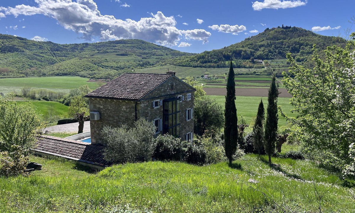 Sveti Bartol Villa | Secluded large Villa, Pool 4x8m, home Cinema, 25 min. from Beach. EV charging