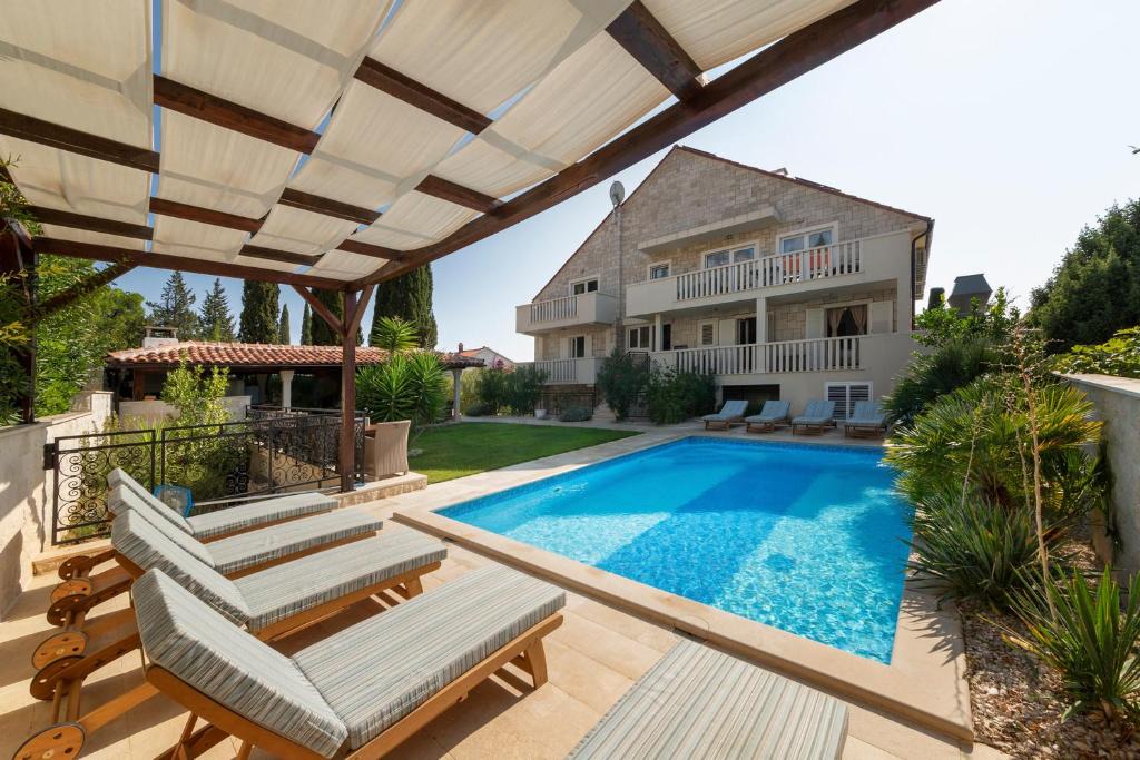 Bol Bed & Breakfast | Serviced Family Suite by the sea, Mezaninе lеvеl
