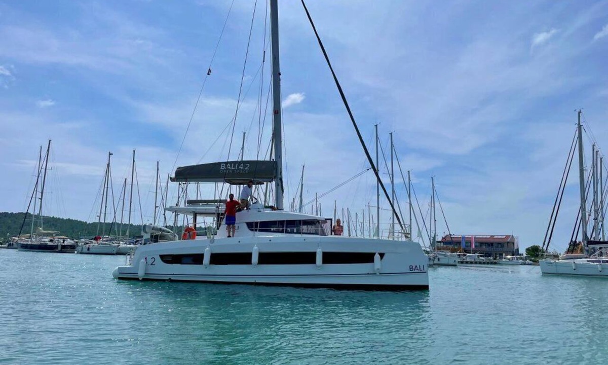 Pirovac Boat Rental | Sibenik Sun-soaked Sailing: A Luxurious Croatian Voyage