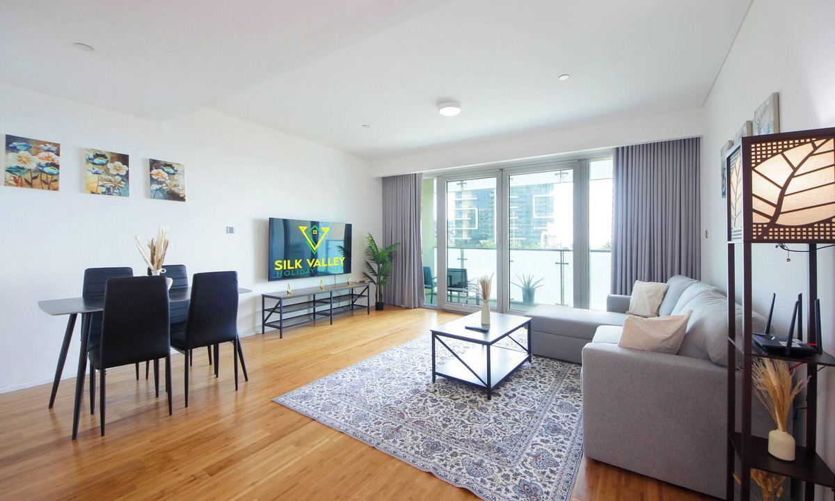 Al Raha Beach Apartment | Silk Valley - Luxury 1B near Raha Beach & Yas Island