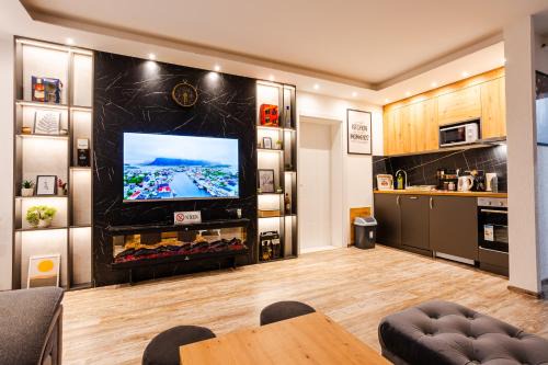 Pale Apartment | SKS plus