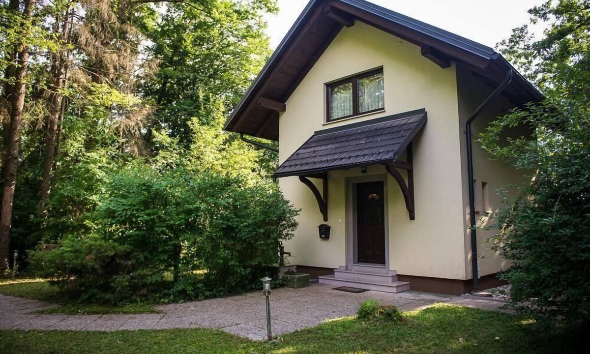 Kranj Apartment | Small house on the outskirts of forest