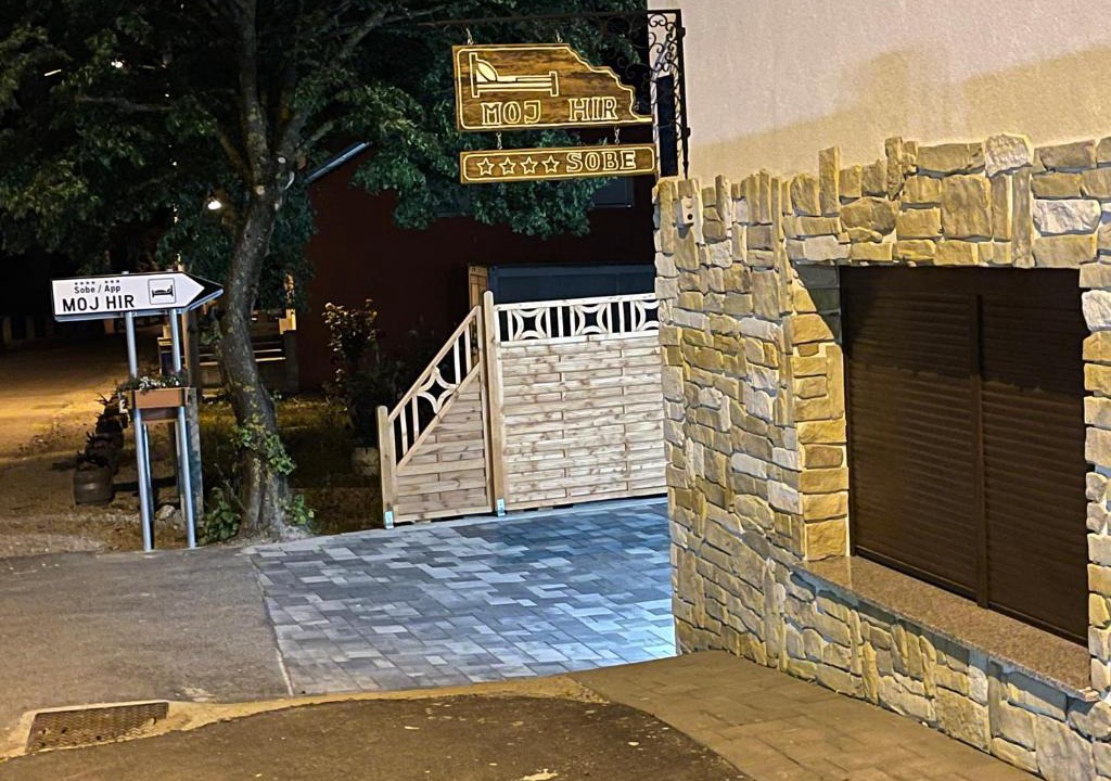 Breznik Plesivicki Bed & Breakfast | Sobe App Moj Hir bed and breakfast