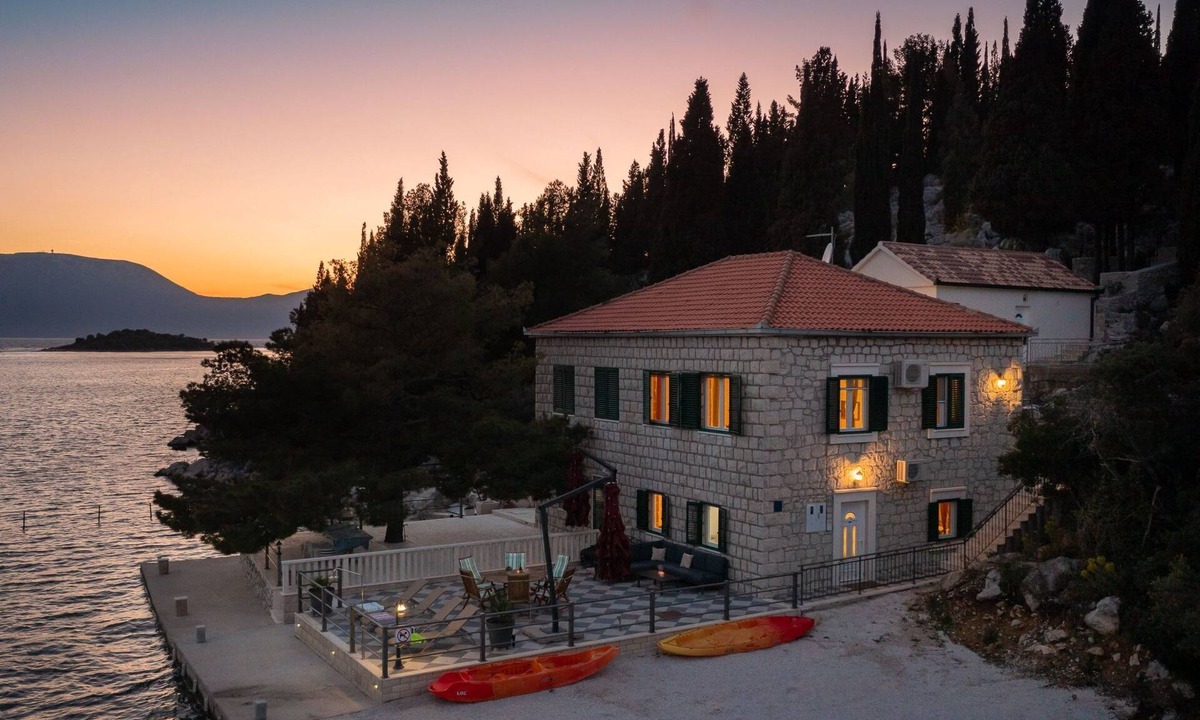 Blace House | Sonnenaufgang an der Adria - Strandhaus by Interhome