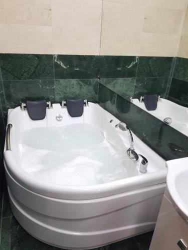 Sector 2 Apartment | Spa Mega Mall Monza National Arena