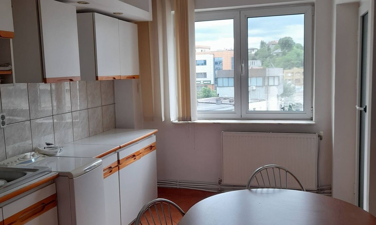 Pitesti Apartment | Spacious 4 rooms downtown apartment in Pitesti