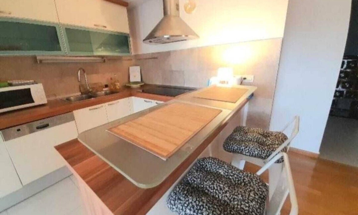 Znjan Apartment | Spacious 5-bedroom apartment in awesome Split with AC
