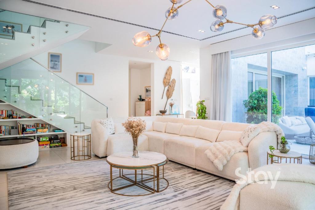 Dubai Villa | Spacious 5BR Villa w Cinema Room Tilal Al Ghaf