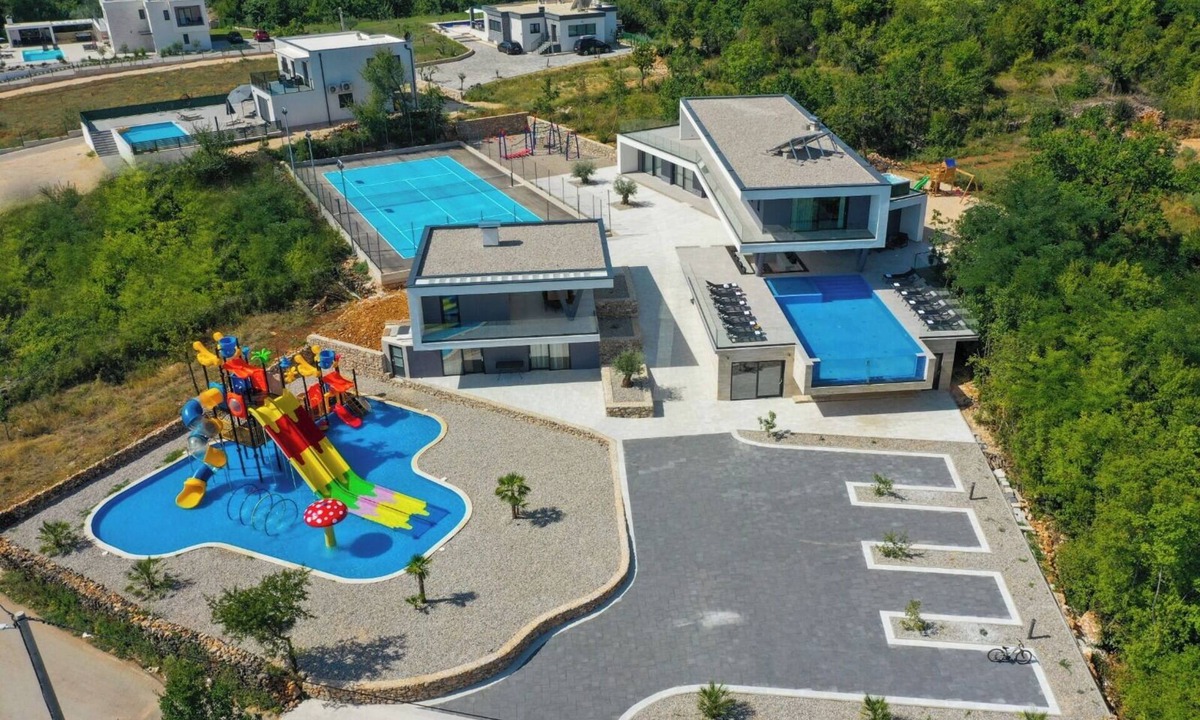 Podbablje Villa | Spacious 8-bedroom villa in amazing Grubine with AC