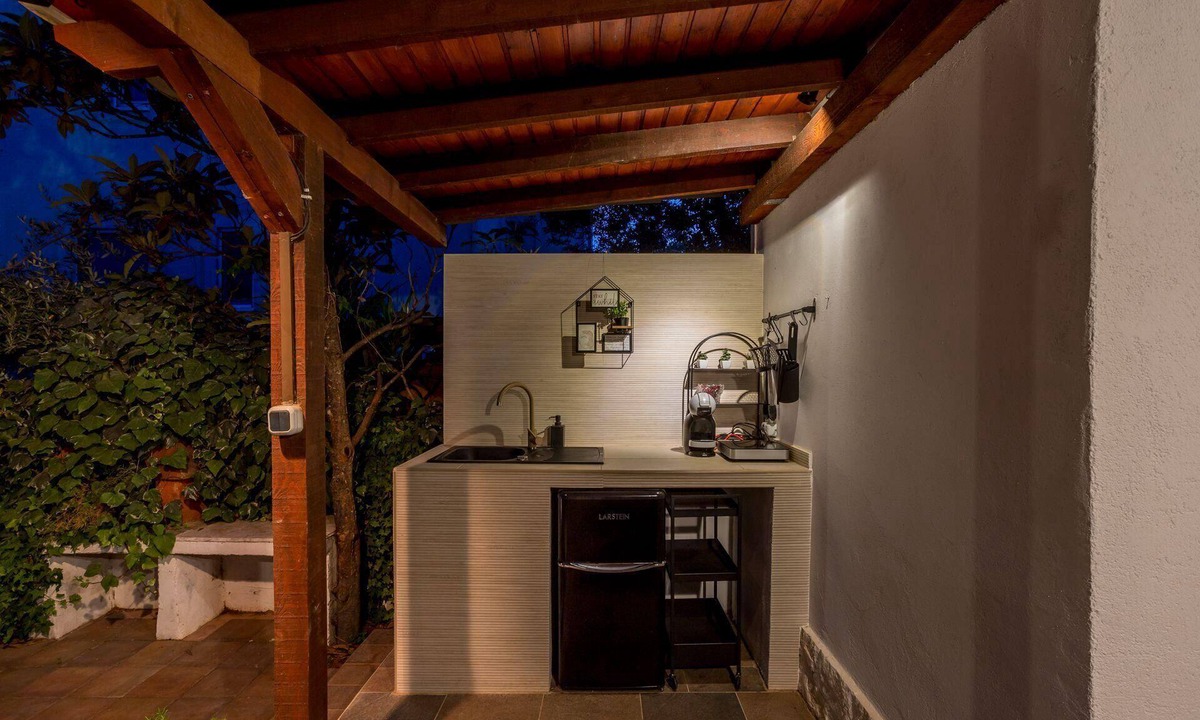 Stari Grad House | Spacious vacation home with terrace and garden
