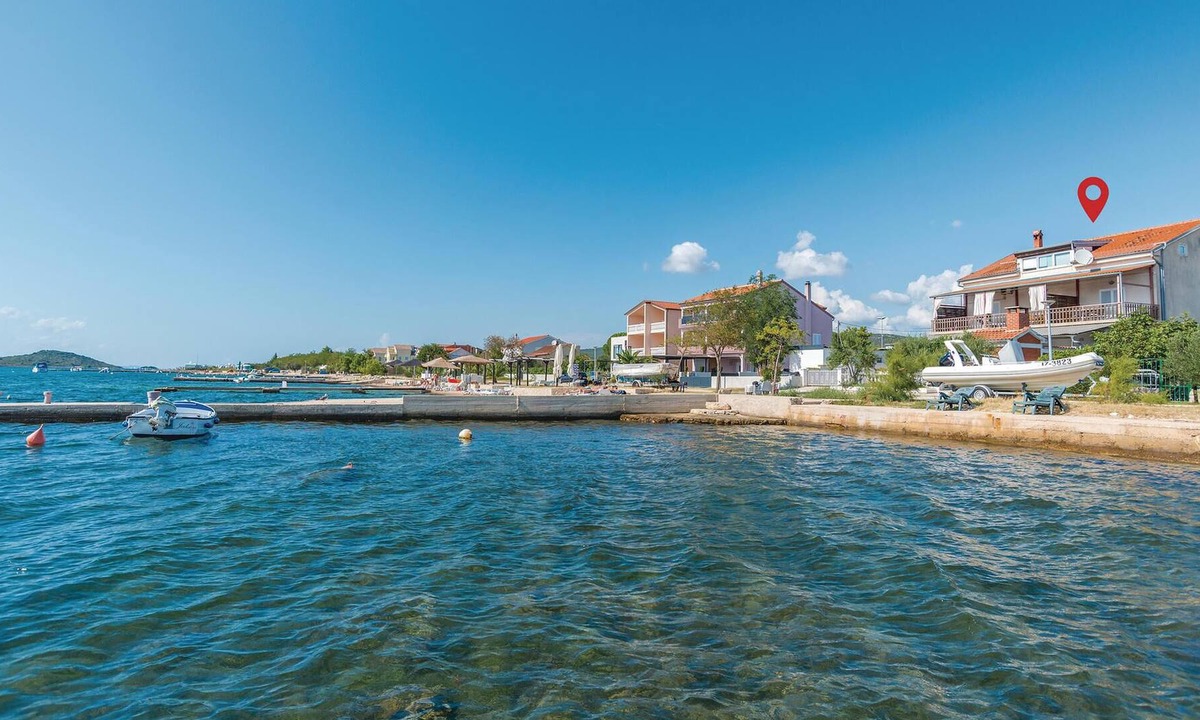 Turanj Apartment | Spend a nice time in the modern vacation apartment by the sea.
