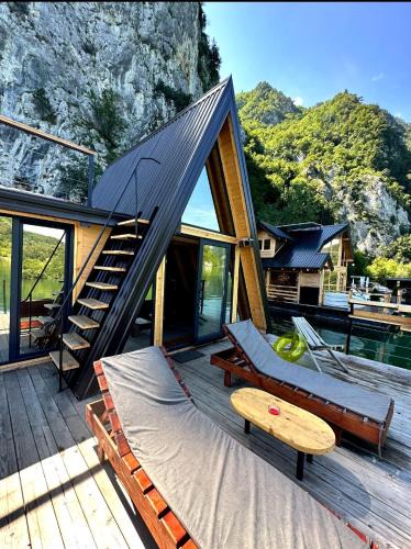 Bajina Basta House | Splav Horizont