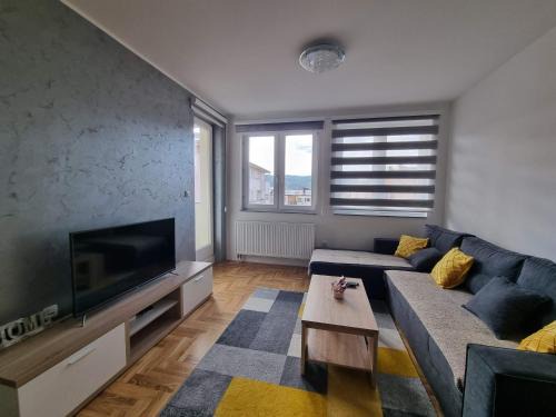 Pale Apartment | Stan Na dan Pale Ice1