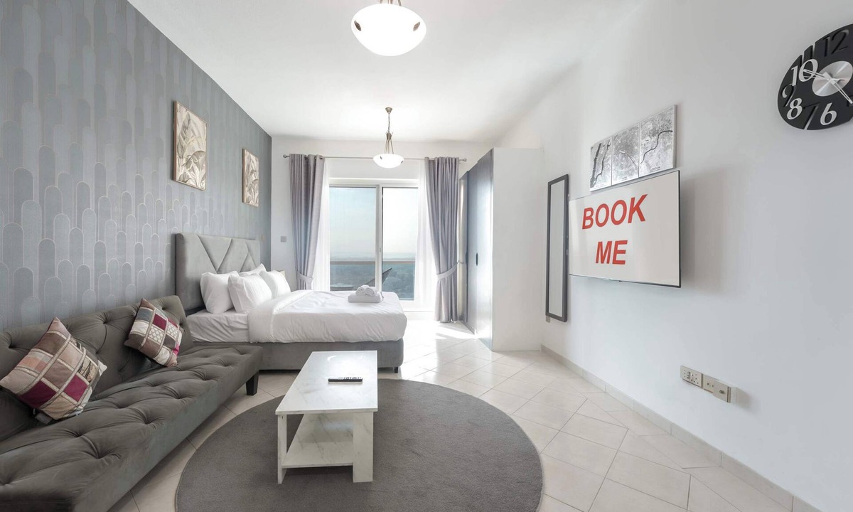 Dubai Production City Apartment | StayShort - Cozy & Quiet Studio in Production City for 3