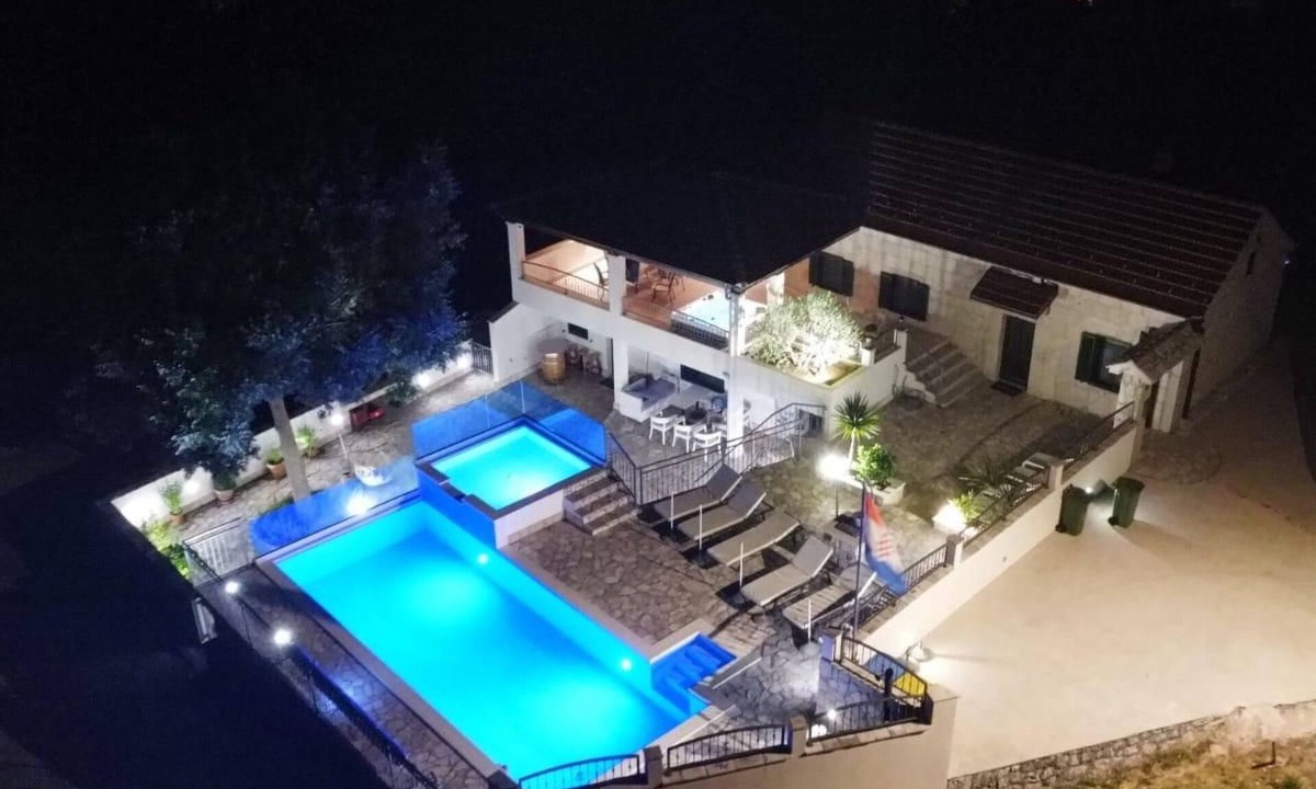 Rascane House | Stipanovi Dvori mit Bergblick by Interhome