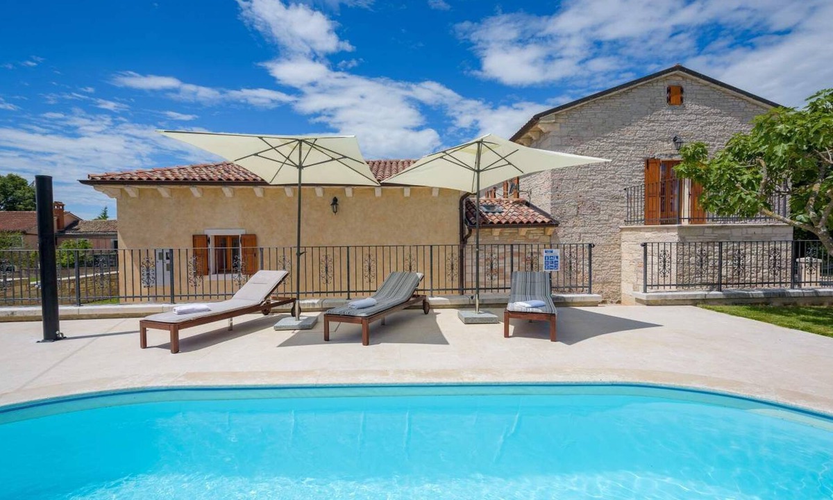Krculi Villa | Stone house in original Istrian style with swimming pool