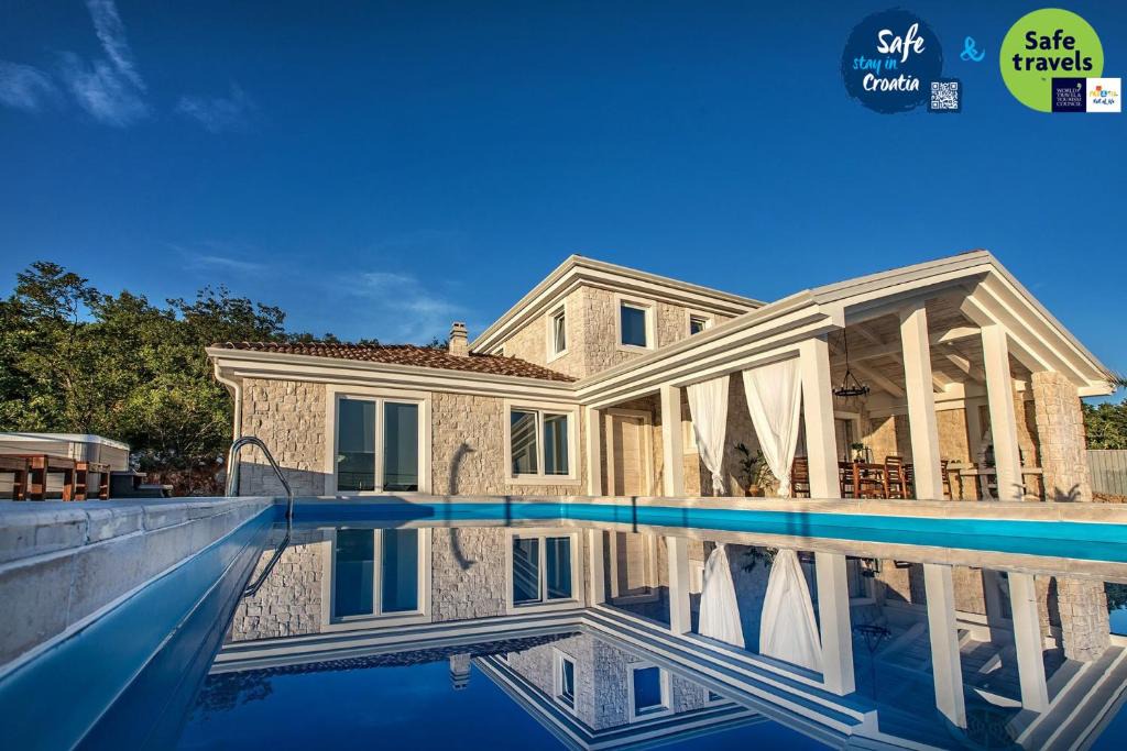 Jadranovo Villa | Stone Villa Belvedere, on Kvarner, with a Pool