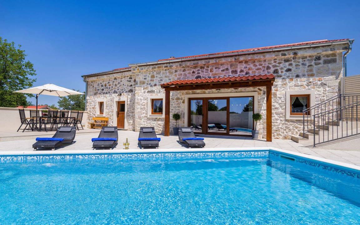 Sukosan House | Stone Villa Miandri