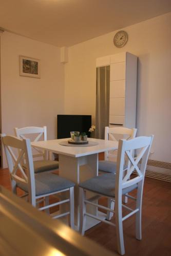 Buzdohanj House | STUDIO APARTMAN MARIA