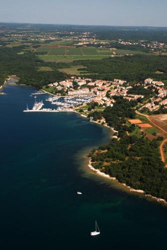 Brulo Apartment | Studio Apartment in Porec with Balcony, Air Conditioning, Wi-Fi (3794-6)