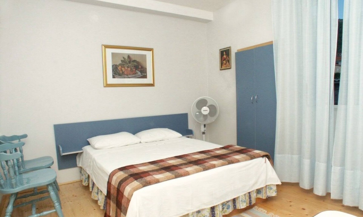 Komiza Apartment | Studio flat near beach Komiža, Vis (AS-2429-f)