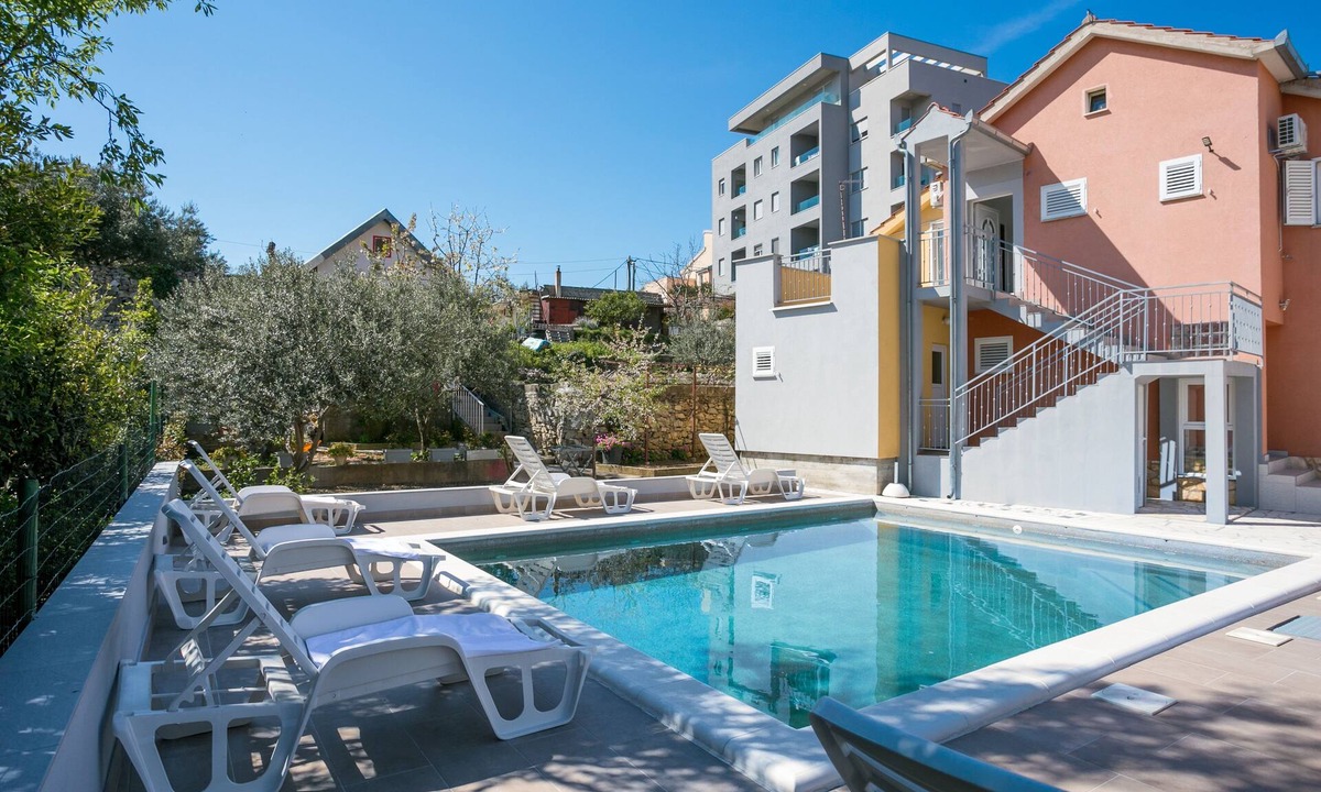Mejasi Apartment | Studio flat with a swimming pool Split (AS-21026-a)