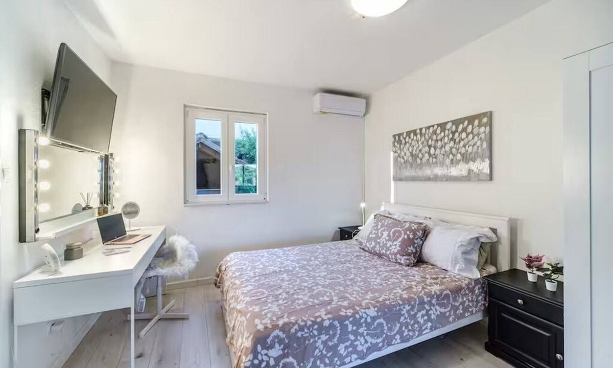 Milna (Brac) Apartment | Studio flat with air-conditioning Milna, Brač (AS-27445-a)