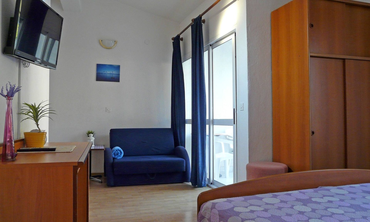 Drvenik Apartment | Studio flat with balcony and sea view Drvenik Donja vala, Makarska (AS-6756-a)