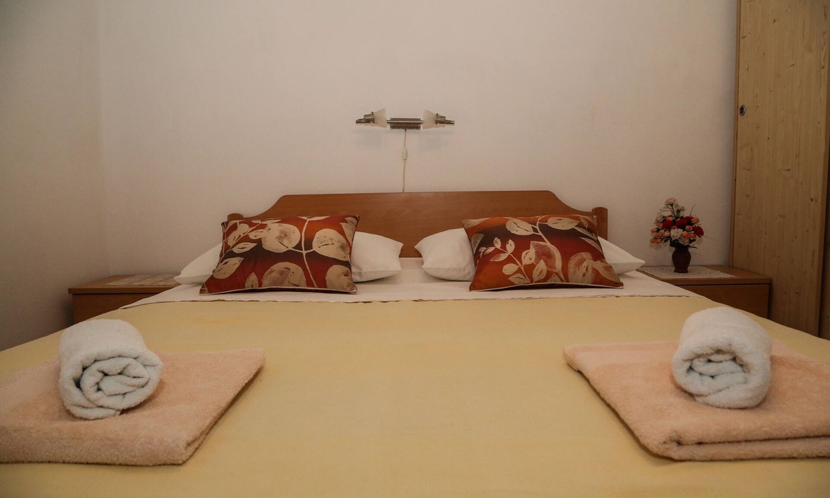 Milna Apartment | Studio flat with balcony and sea view Milna, Hvar (AS-22619-b)