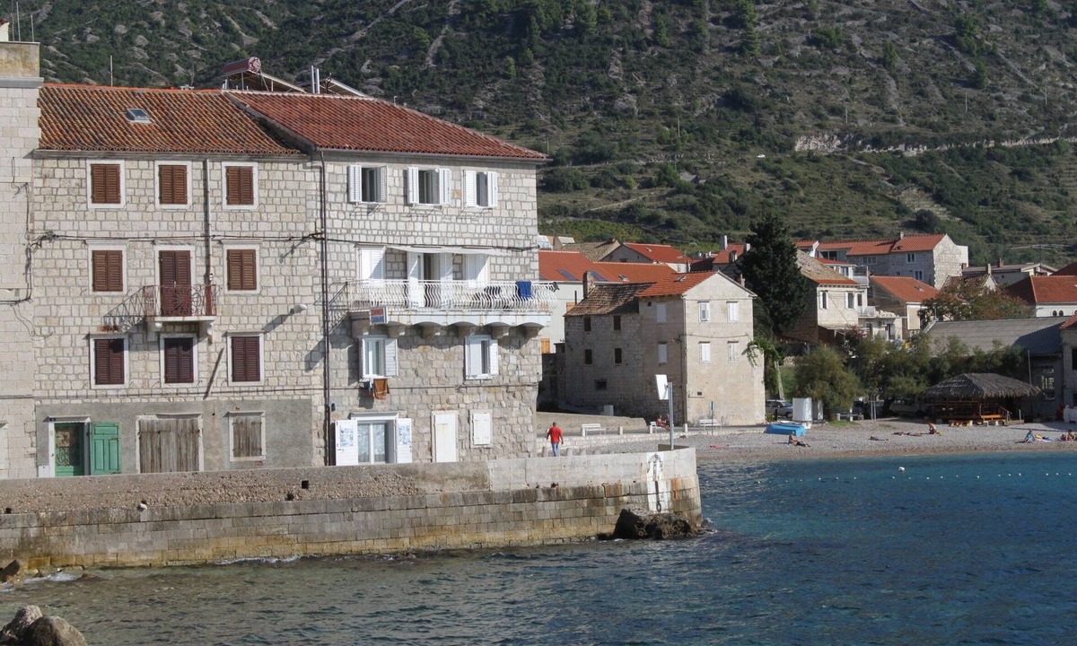 Komiza Apartment | Studio flat with terrace and sea view Komiža, Vis (AS-9703-c)