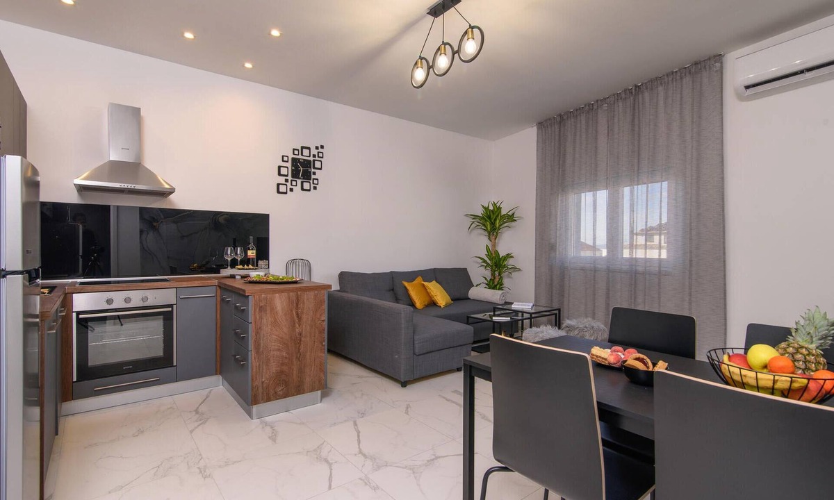 Kastel Gomilica Apartment | Stunning apartment in Kastel Gomilica with WiFi