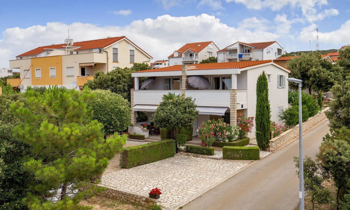 Mandre Apartment | Stunning apartment in Mandre with WiFi