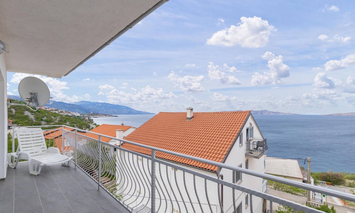Vratarusa Apartment | Stunning apartment in Senj with WiFi