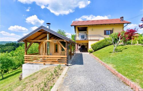 Sveti Ivan Zelina House | Stunning Home In Adamovec With Sauna