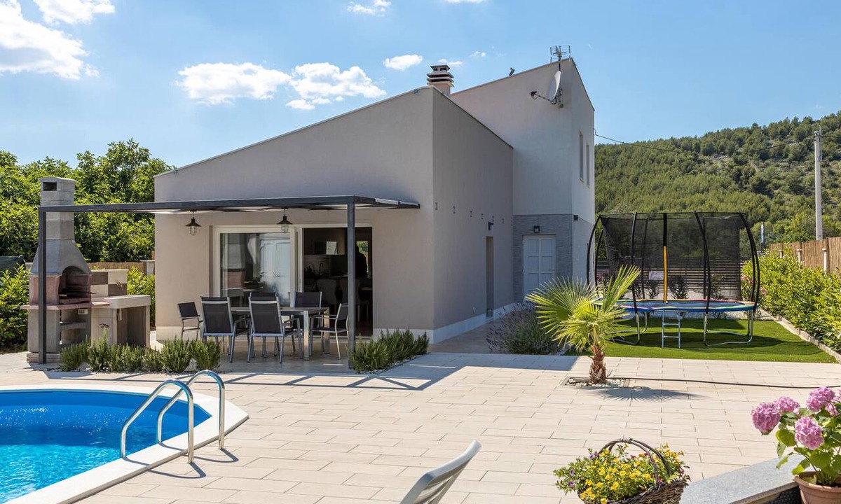 Marina House | Stunning home in Dograde