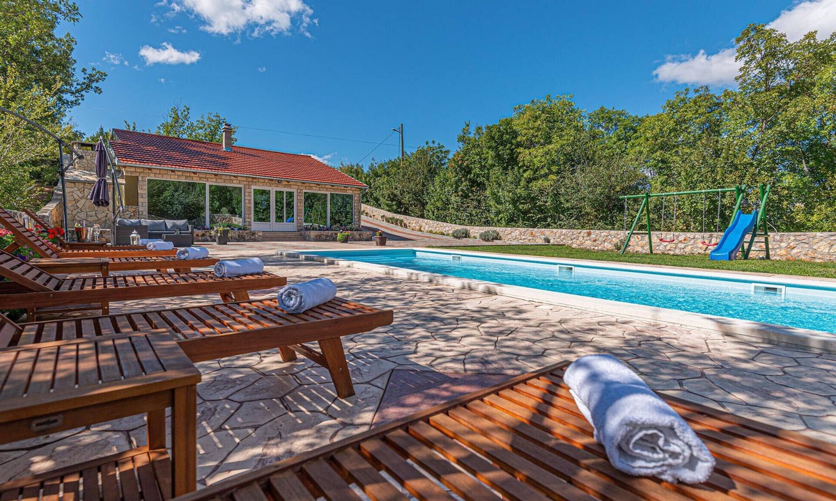 Cove Parja House | Stunning home in Knin