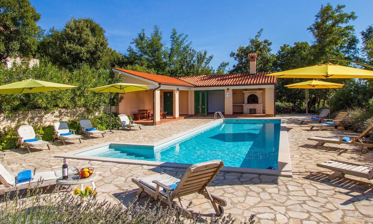 Stanisovi House | Stunning home in Koromacno with swimming pool